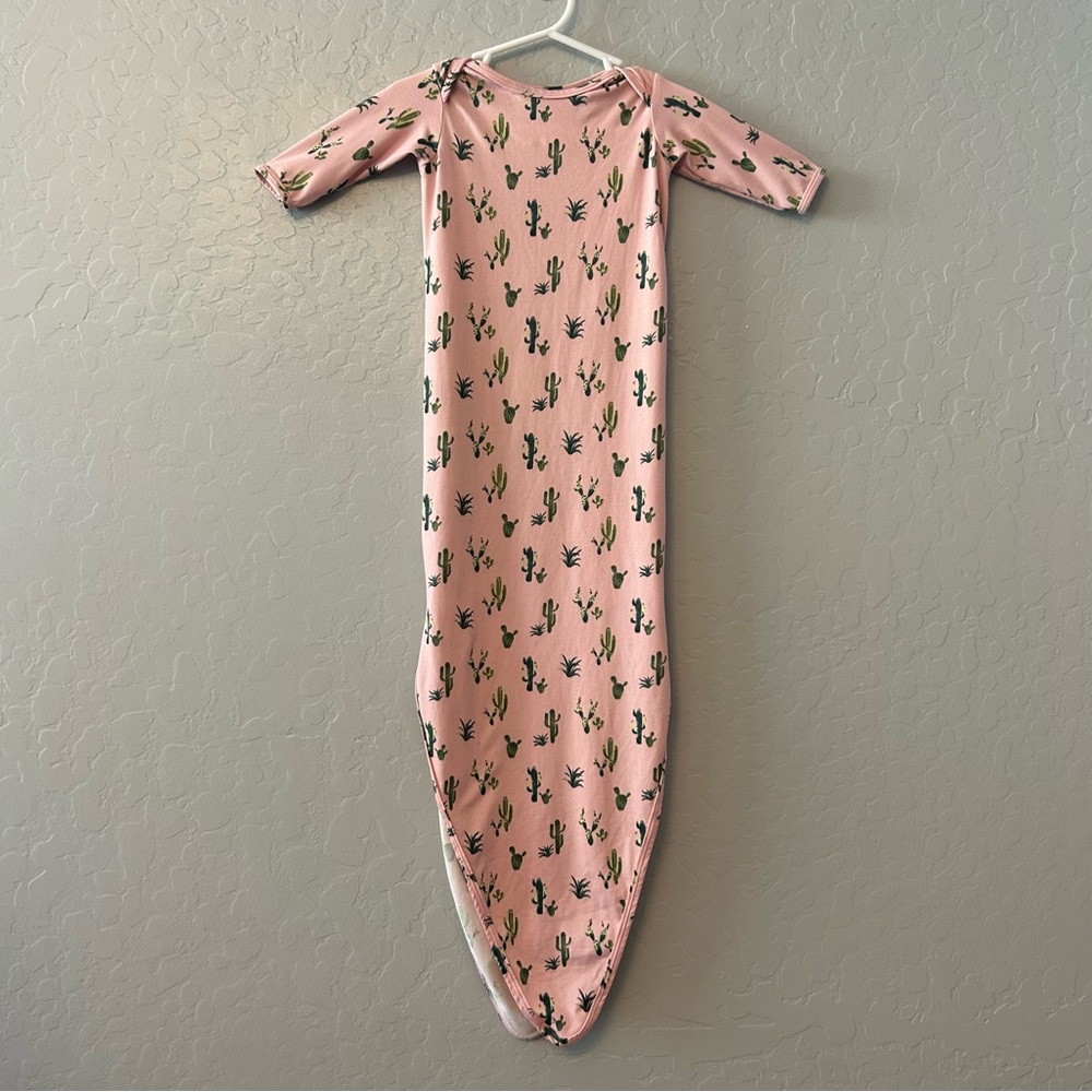 ⭐️Cozys pink cactus print infant gown size 0-3 months